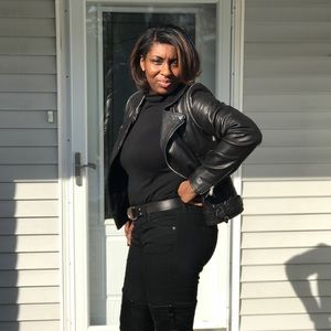 Meet your Posher, Lonise